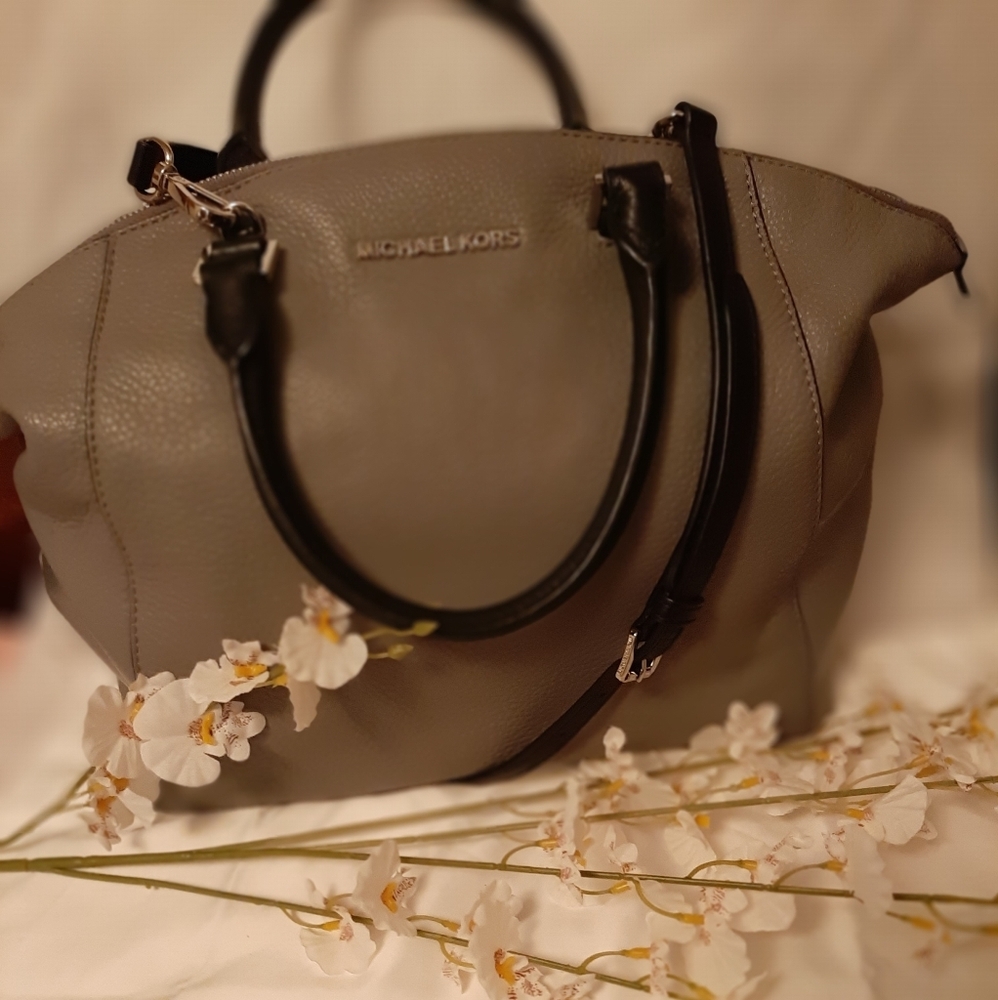 ‼SOLD‼Michael Kors™️‼Leather Satchel
